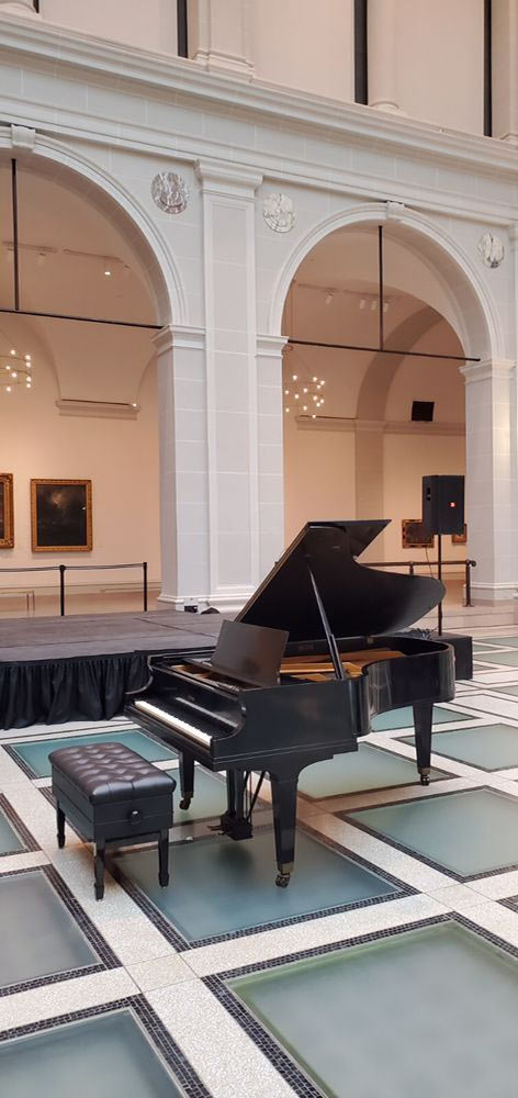 piano-in-hall
