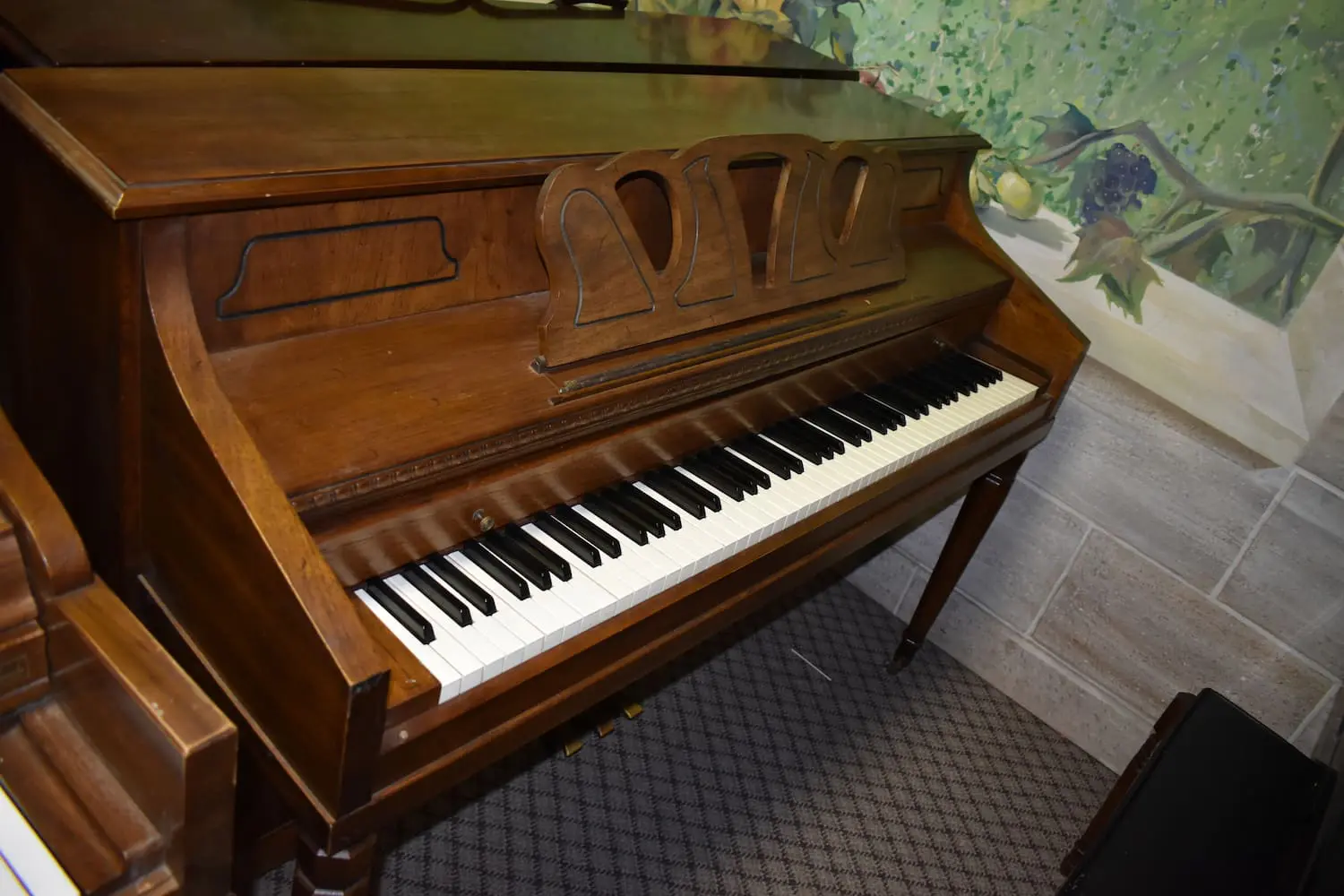 Used brown Hardman piano