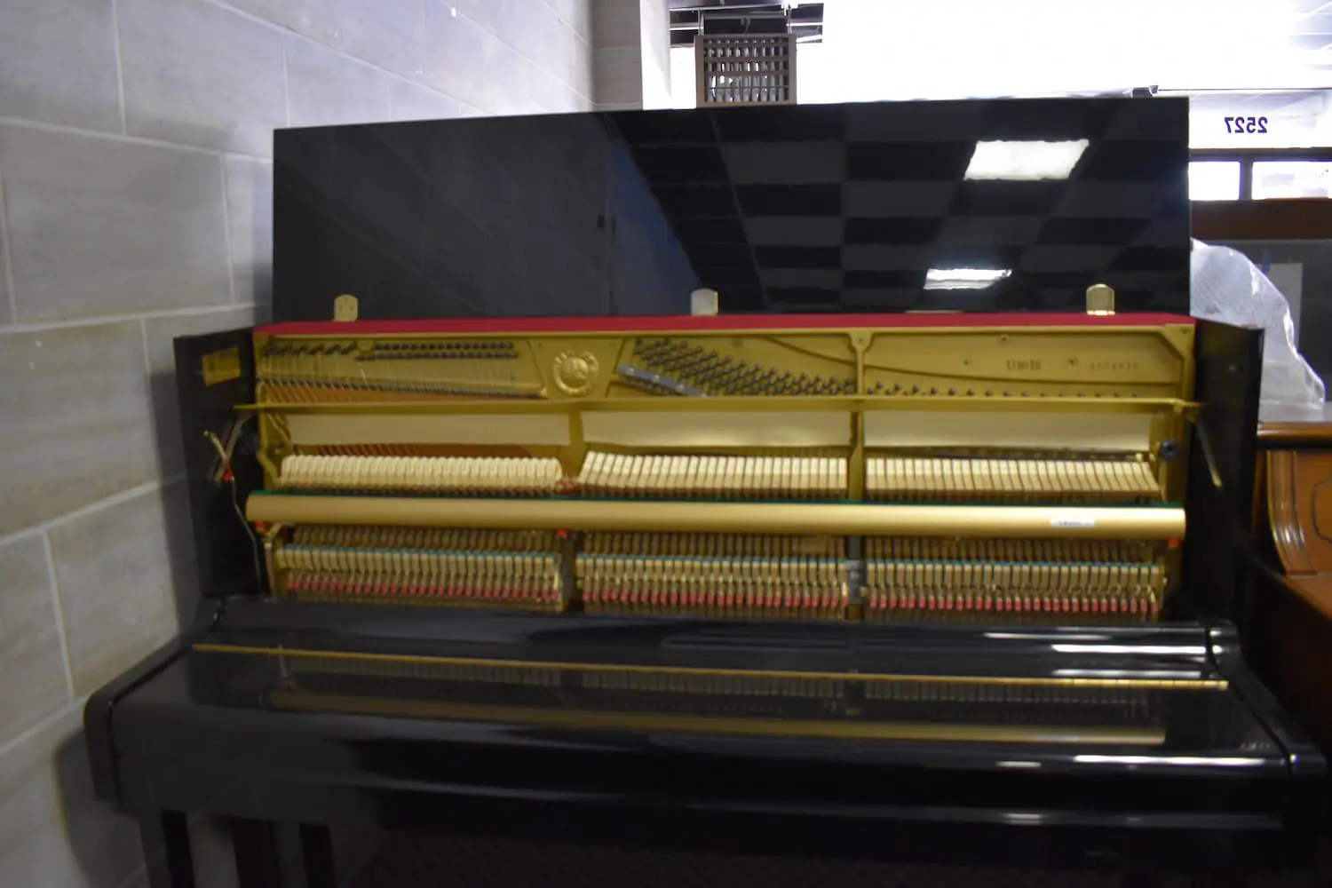 Used Yamaha U10BL piano