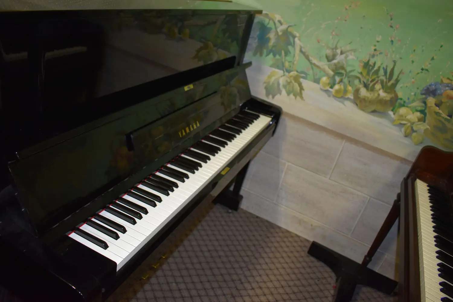 Used Yamaha YUS black 1982 upright piano