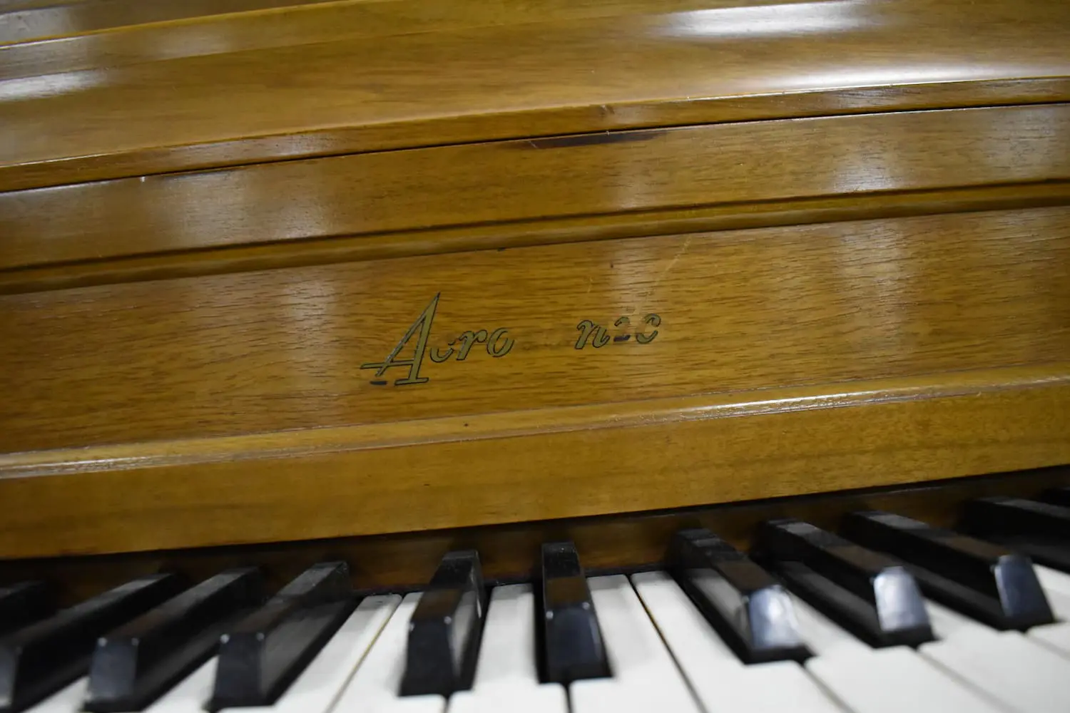 Used brown Acrosonic 763058 piano